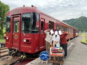 【観光列車】長良川鉄道「ながら」で地元のお料理とお酒を楽しむ│郡上八幡まち歩き