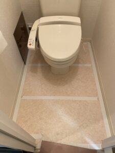 【賃貸DIY】脱衣所・トイレの床をリニューアル！サンゲツの質感もコスパも最高な塩ビタイル