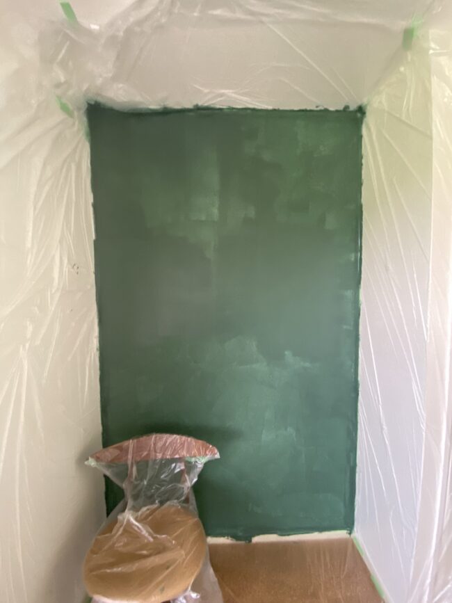 【賃貸の壁にアクセントカラーを】DIYで壁に塗装をしてみた│壁紙屋本舗のHatte me!レビュー